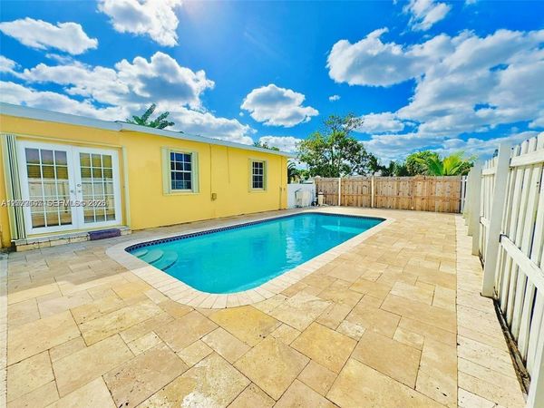 1001 S 27th Ave , Hollywood, FL 33020
