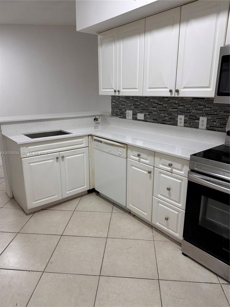 9640 NW 2nd St , Unit 5-306, Pembroke Pines, FL 33024 Photo