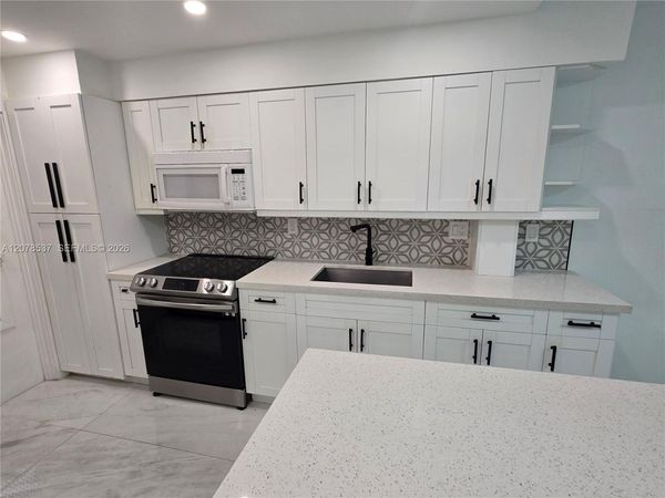 1550 NE 191st St , Unit 105-B, Miami, FL 33179
