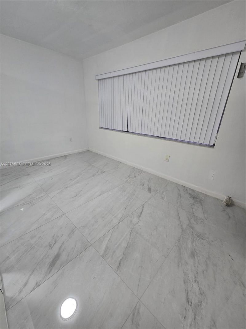 1550 NE 191st St , Unit 105-B, Miami, FL 33179 Photo