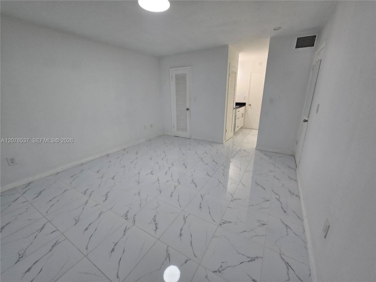 1550 NE 191st St , Unit 105-B, Miami, FL 33179 Photo