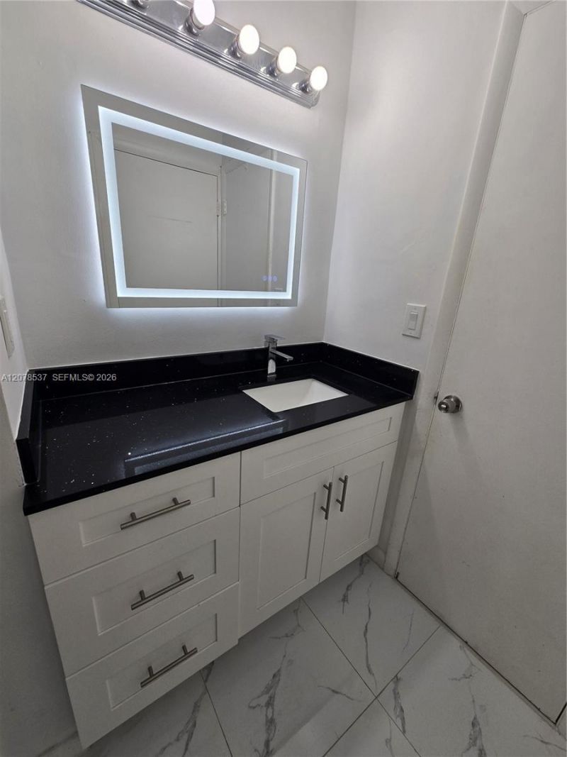 1550 NE 191st St , Unit 105-B, Miami, FL 33179 Photo
