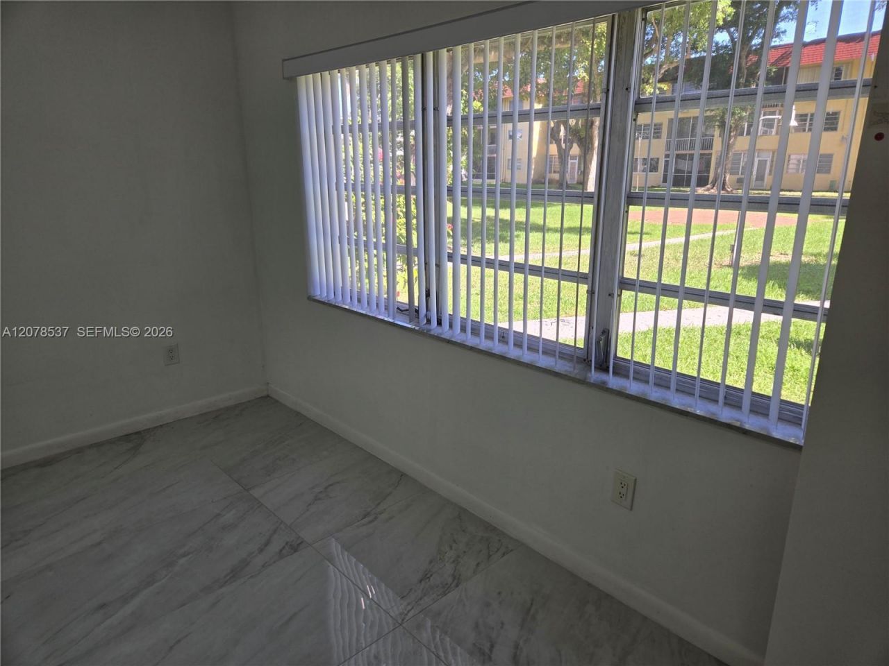 1550 NE 191st St , Unit 105-B, Miami, FL 33179 Photo