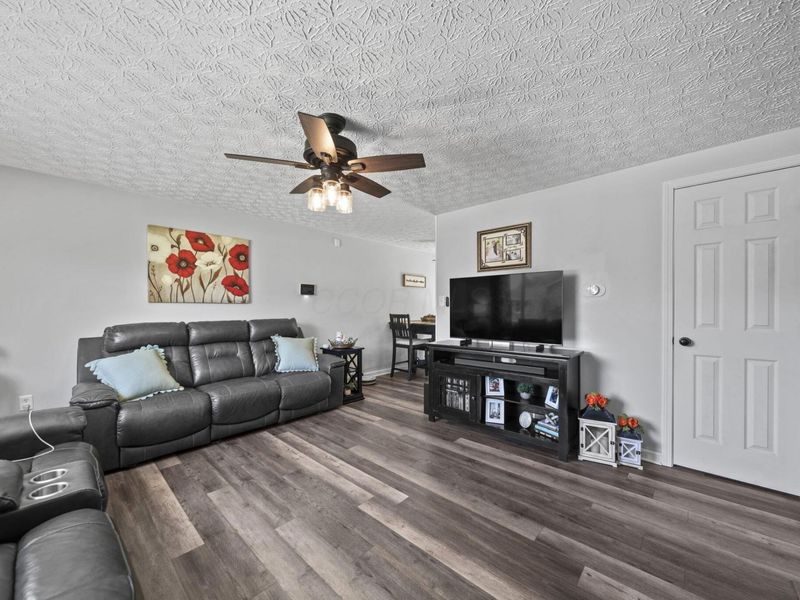 617 Oak Hollow Court, Columbus, OH 43228 Photo 10