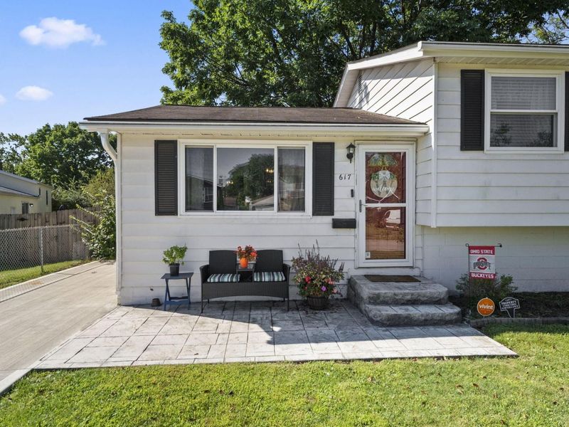 617 Oak Hollow Court, Columbus, OH 43228 Photo 2