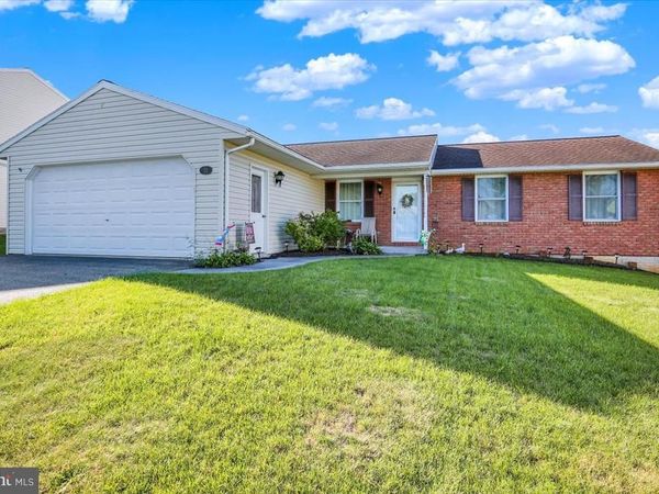 11 MEADOW DRIVE , NEWMANSTOWN, PA 17073