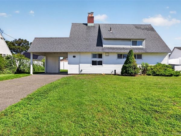 17 Berry Lane , Hicksville, NY 11801