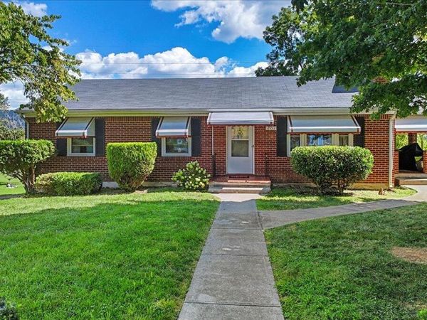 2711 Brooklyn DR NW, Roanoke, VA 24017
