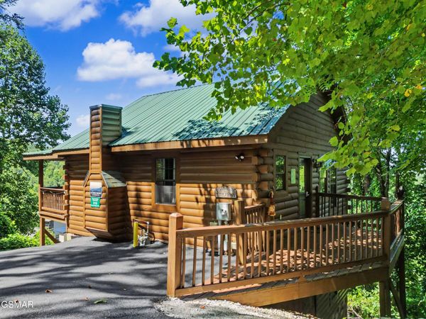 513 Parsons Branch Way , Gatlinburg, TN 37738