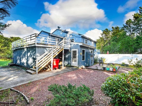 29 Surrey Lane , Bourne, MA 02532