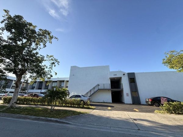 1305 W 46th St , Unit 108, Hialeah, FL 33012