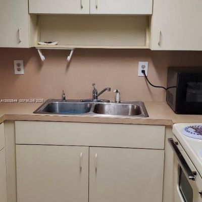 1305 W 46th St , Unit 108, Hialeah, FL 33012 Photo
