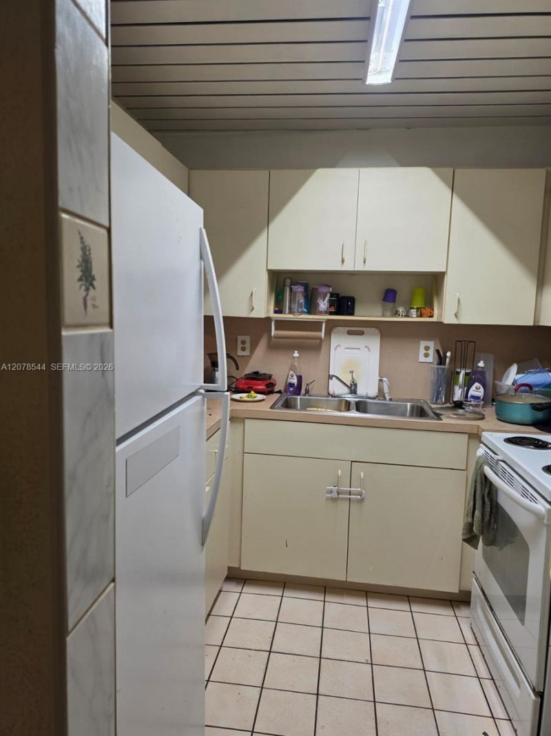 1305 W 46th St , Unit 108, Hialeah, FL 33012 Photo