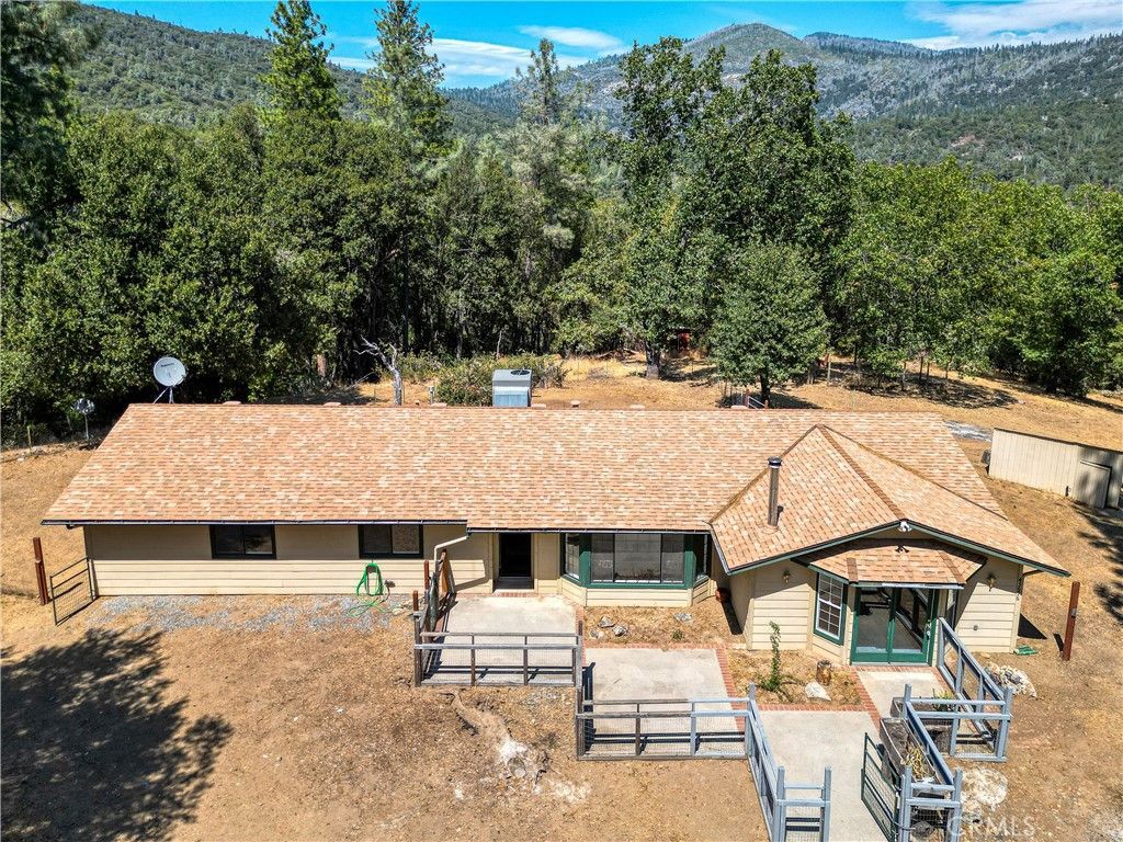 43696 Whispering Pines Drive, Oakhurst, CA 93644 Main Photo