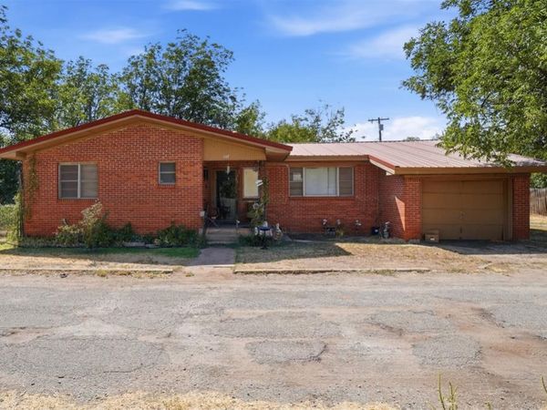 107 N Maryland Avenue, Mangum, OK 73554