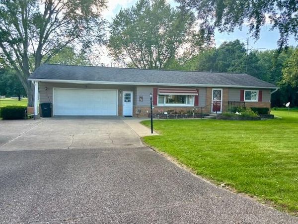 56930 Franklin Drive, Three Rivers, MI 49093