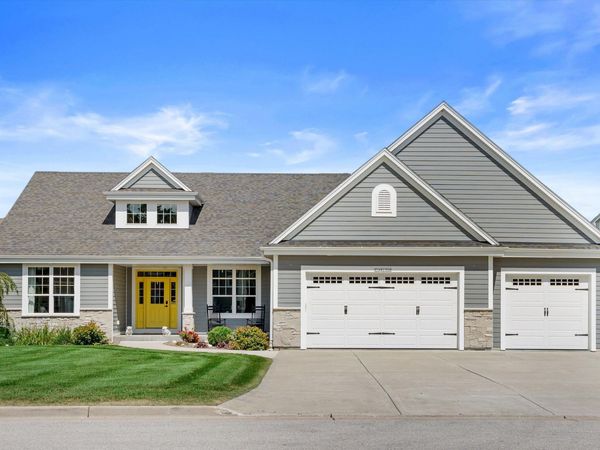 N54W23848 Fieldstone Pass Cir, Sussex, WI 53089