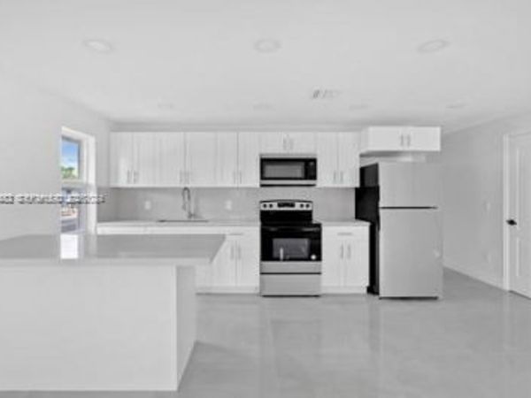 655 SW 5th St, Homestead, FL 33030