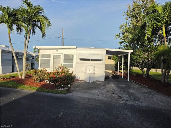 50 Temple LN , NAPLES, FL 34114