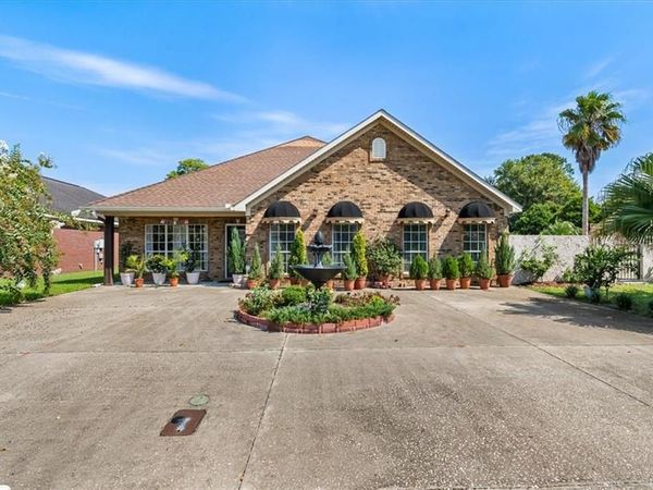 7876 Park Place Drive S, Mobile, AL 36608