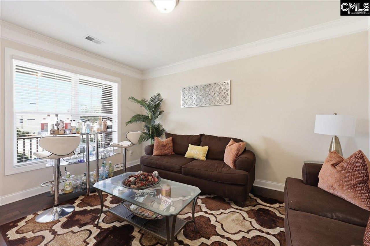 66 Saughtree Lane W Photo 17