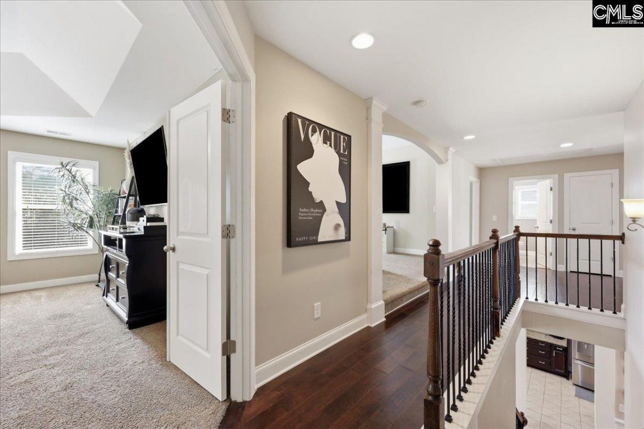 66 Saughtree Lane W Photo 35