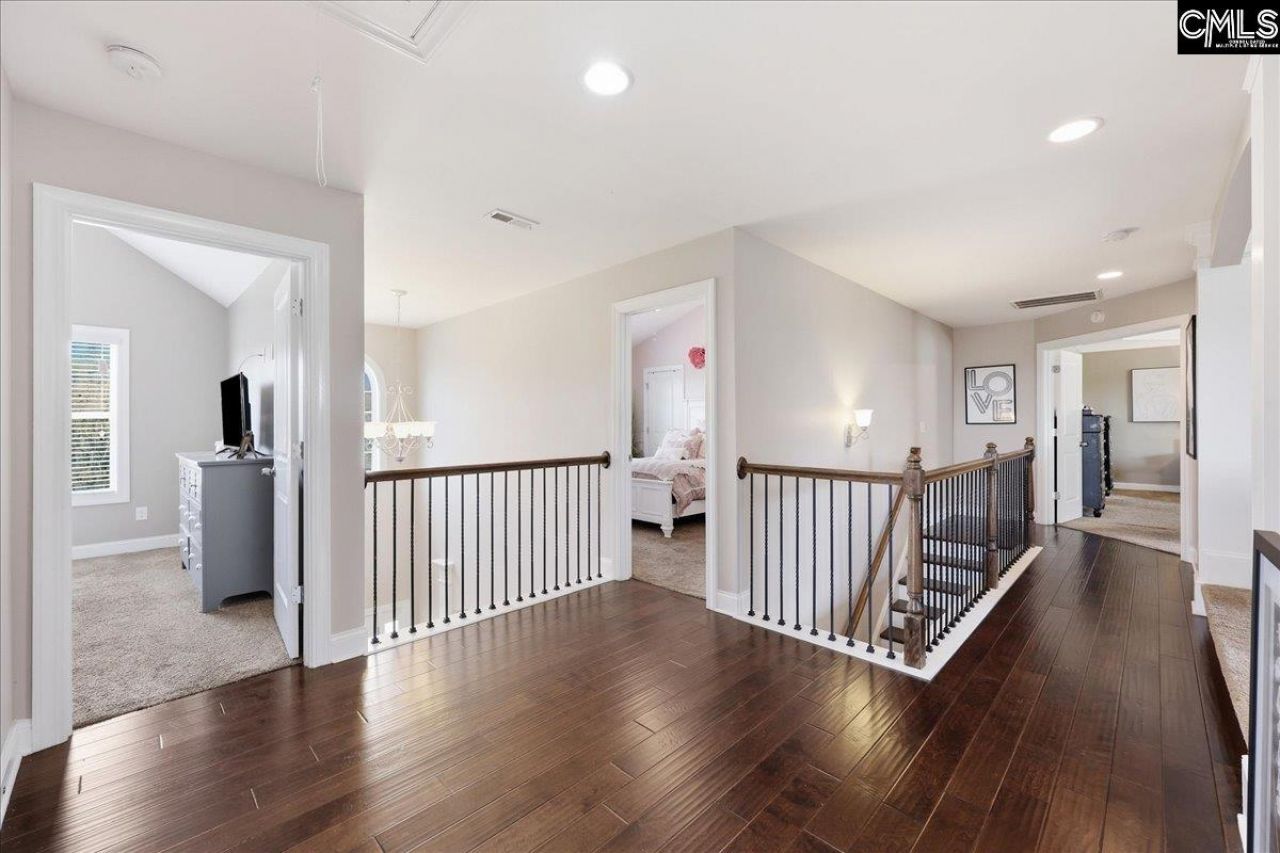66 Saughtree Lane W Photo 37