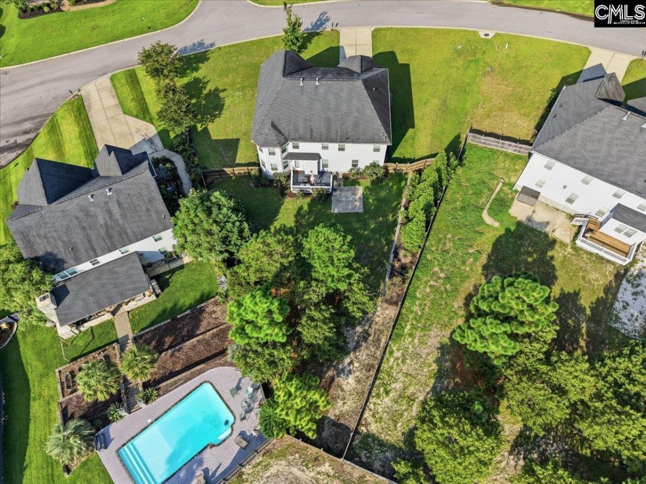 66 Saughtree Lane W Photo 4
