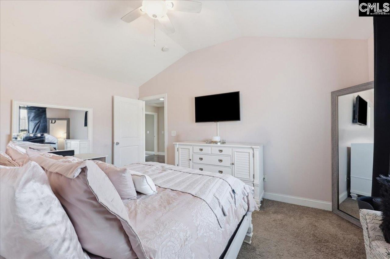 66 Saughtree Lane W Photo 55