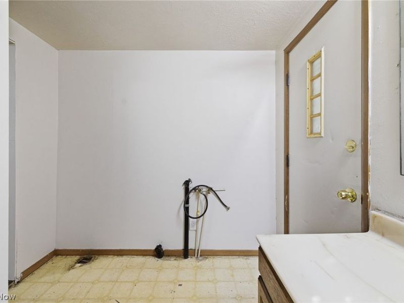 229 E 1st Street, Mansfield, OH 44902 Photo 8