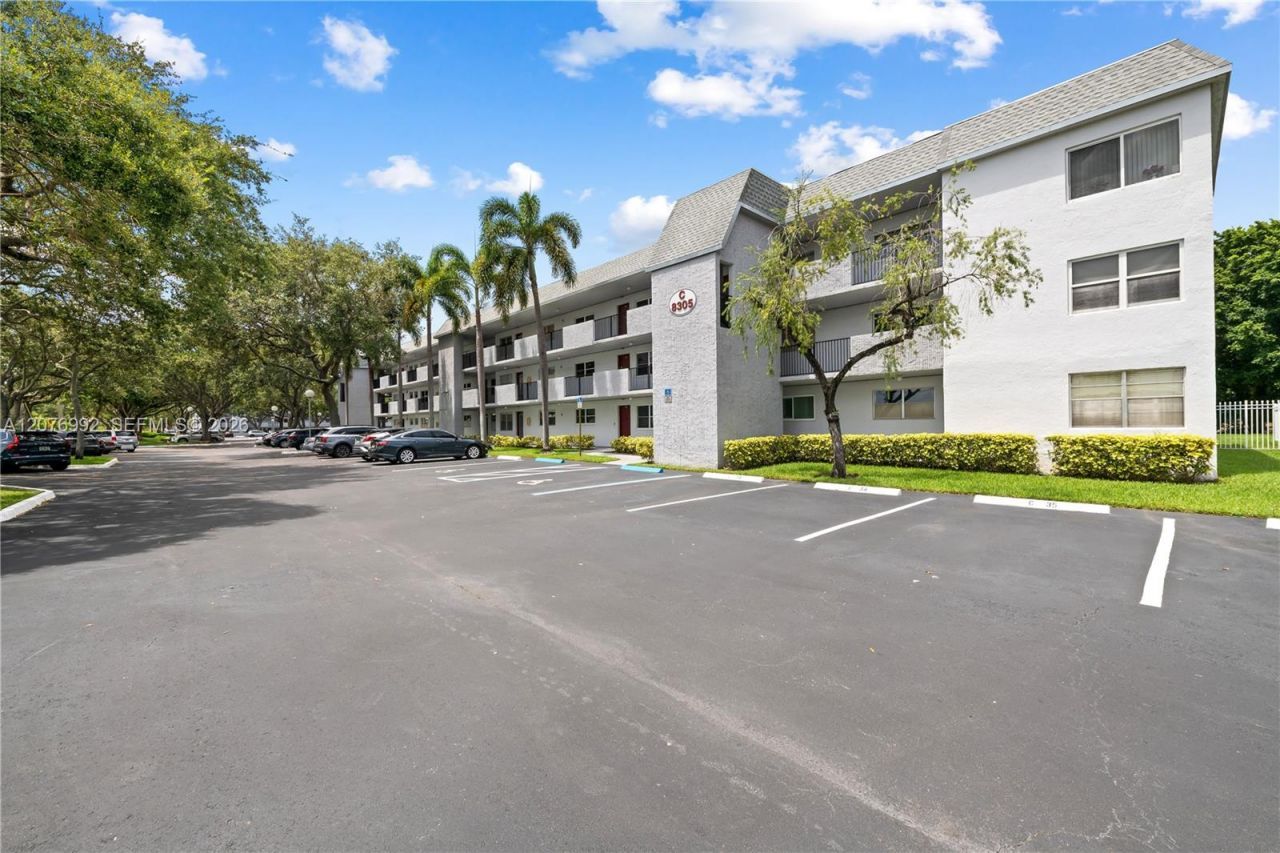8305 NW 61st St, Unit C303, Tamarac, FL 33321 Photo