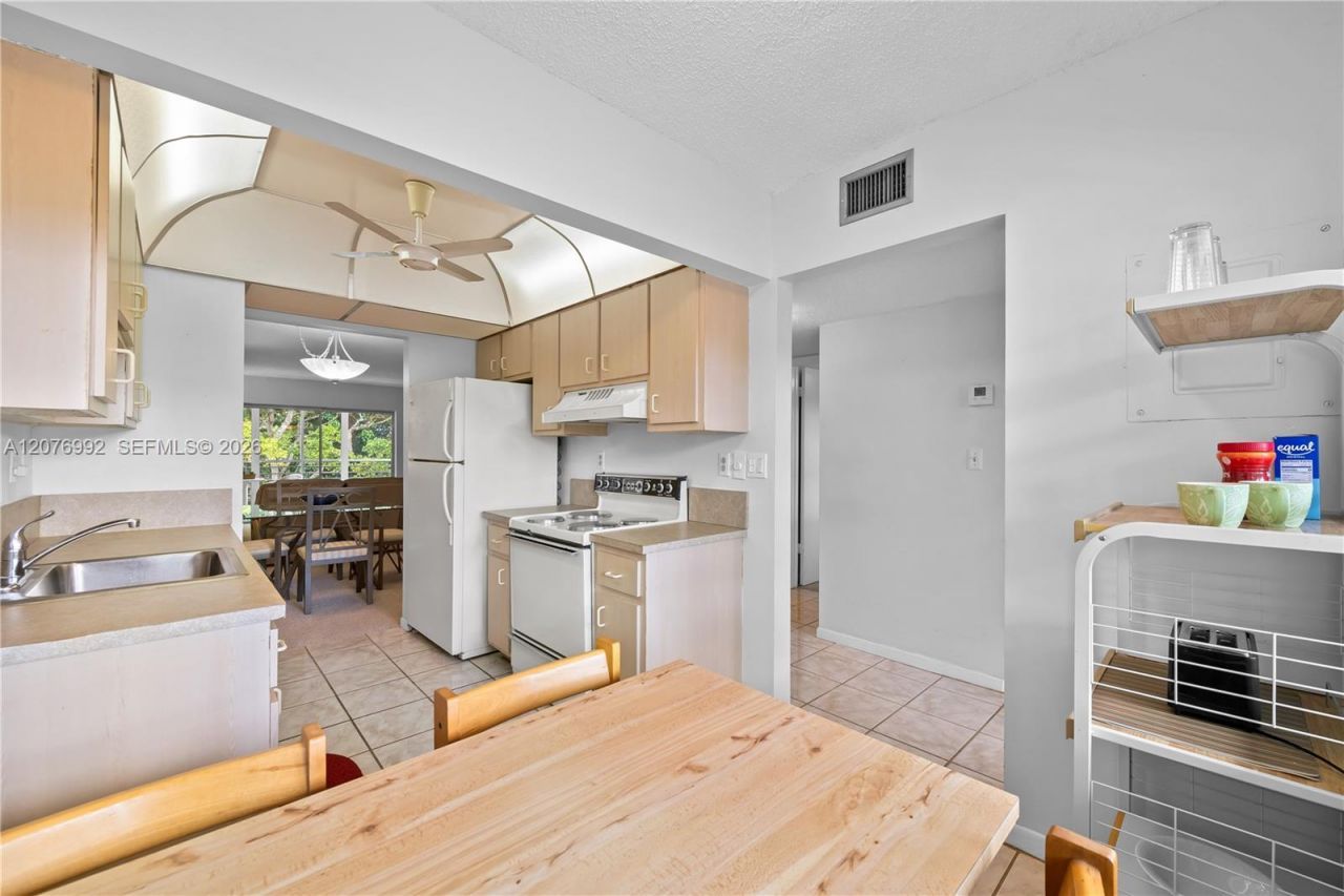 8305 NW 61st St, Unit C303, Tamarac, FL 33321 Photo