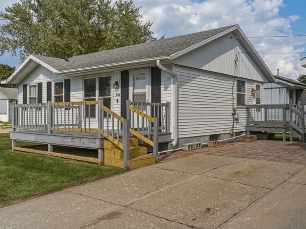 1606 Bonnie Avenue , Dixon, IL 61021