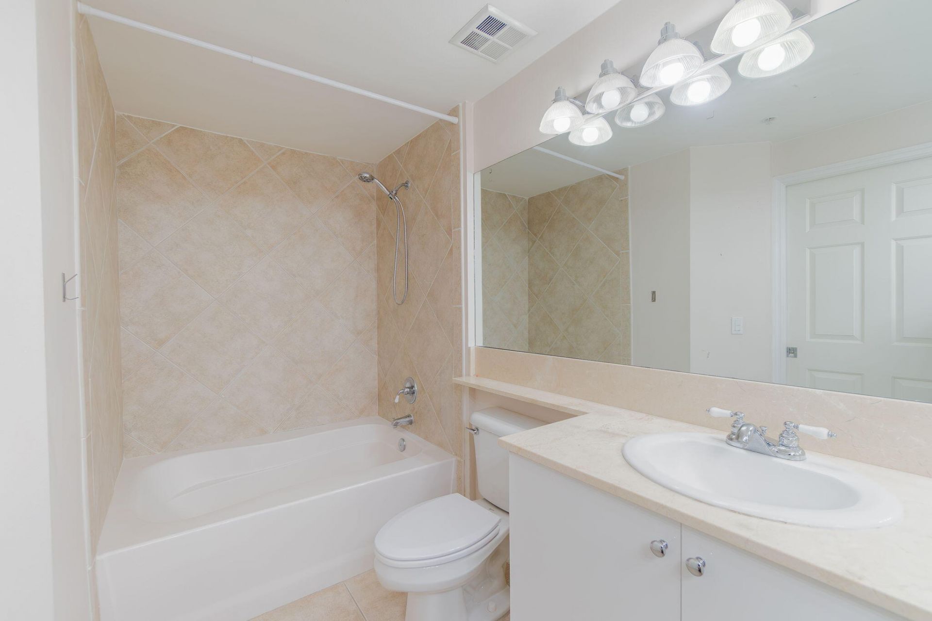 804 E Windward Way, Unit 211, Lantana, FL 33462 Photo