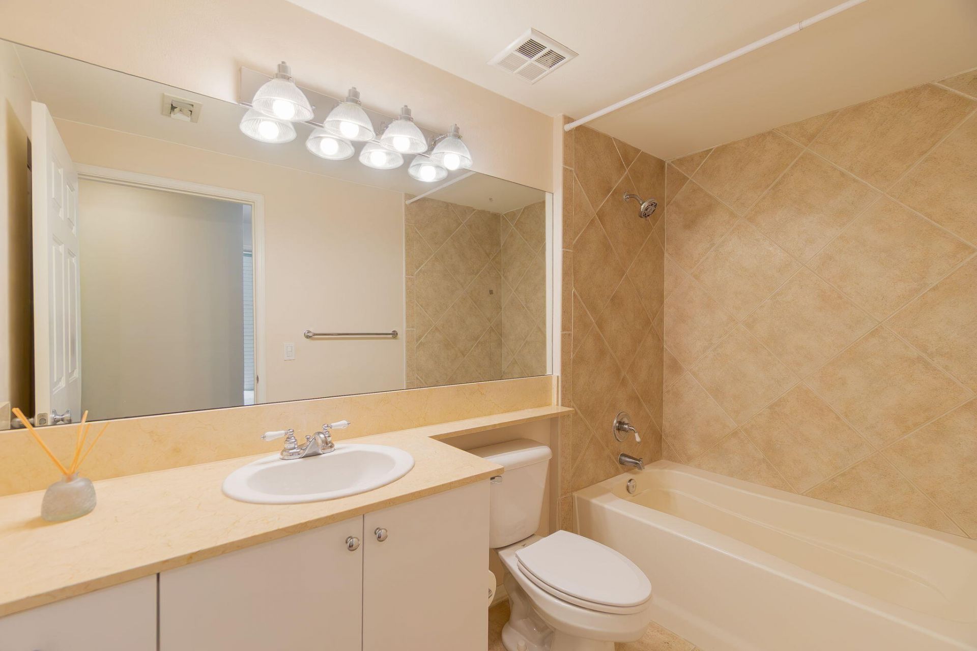 804 E Windward Way, Unit 211, Lantana, FL 33462 Photo