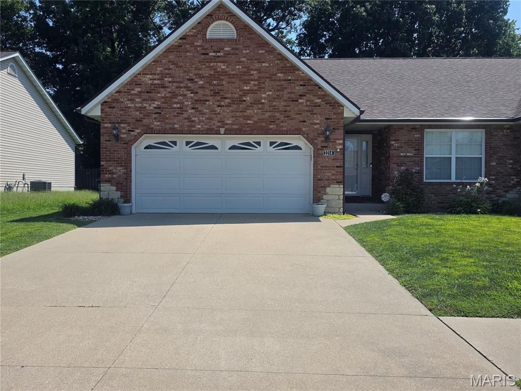2214 Madero Drive, Shiloh, IL 62221 Main Photo
