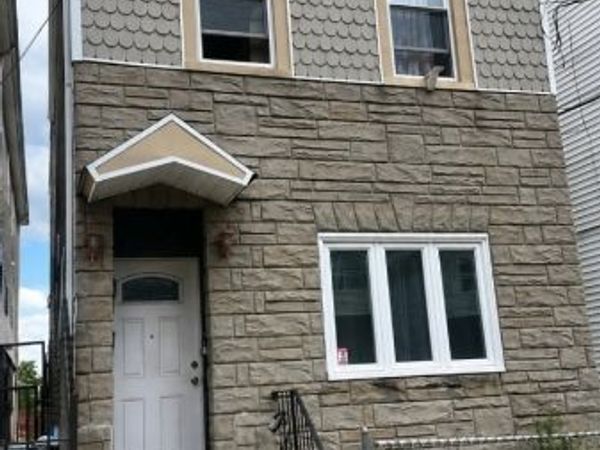 284 Hunterdon St, Unit 1, Newark, NJ 07103