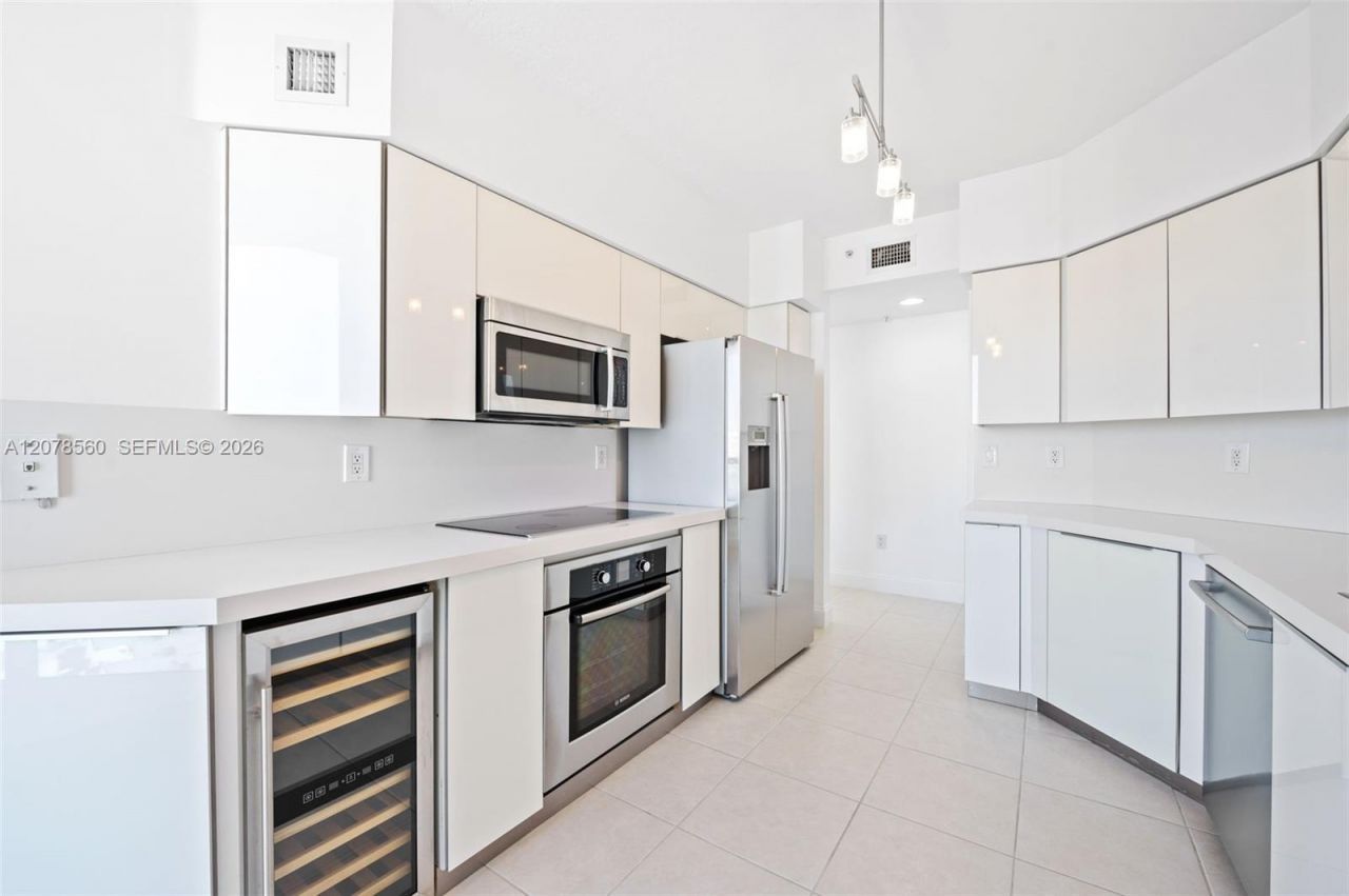 3370 Hidden Bay Dr , Unit 2102, Aventura, FL 33180 Photo