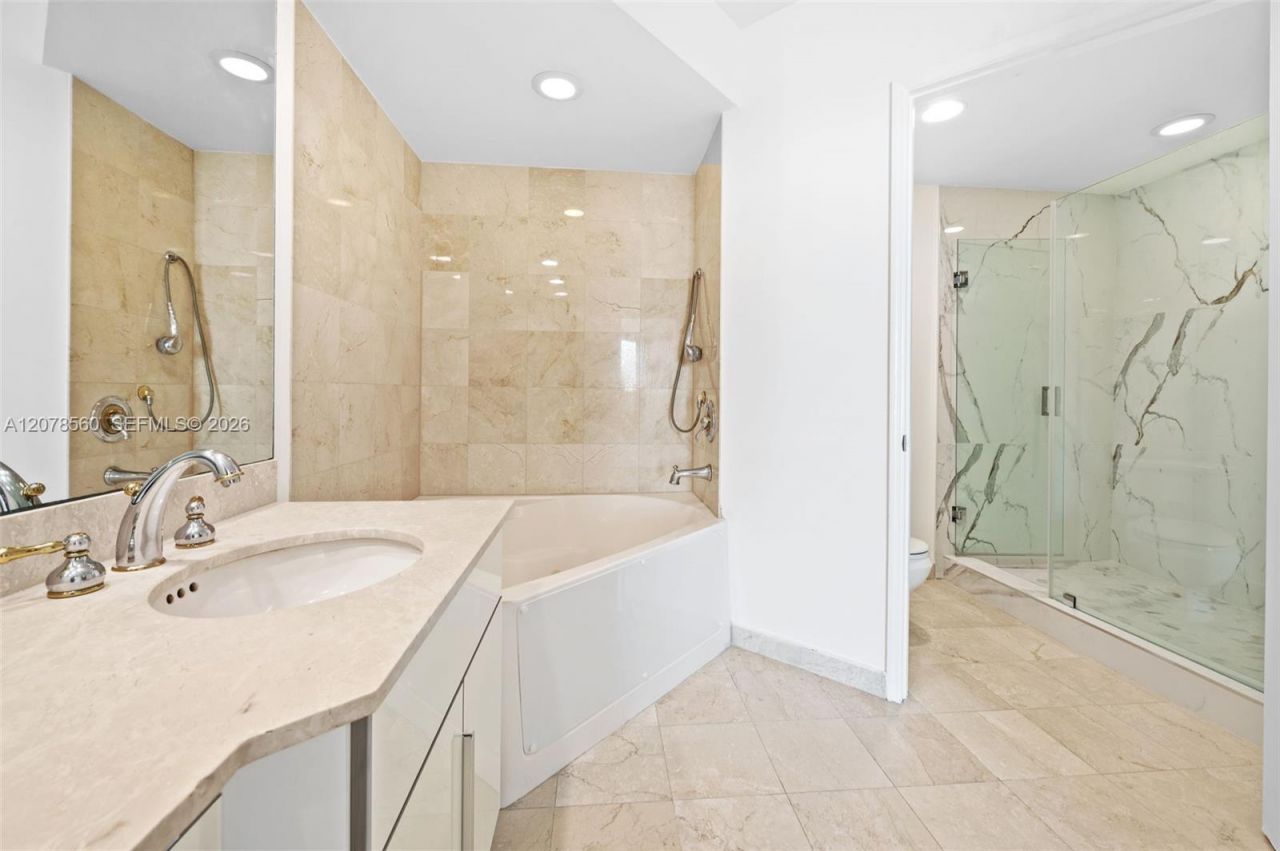 3370 Hidden Bay Dr , Unit 2102, Aventura, FL 33180 Photo
