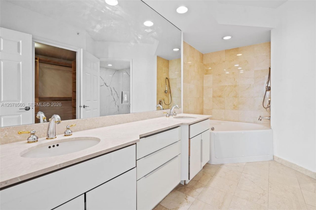 3370 Hidden Bay Dr , Unit 2102, Aventura, FL 33180 Photo