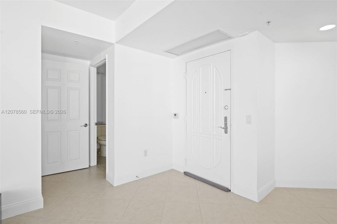 3370 Hidden Bay Dr , Unit 2102, Aventura, FL 33180 Photo