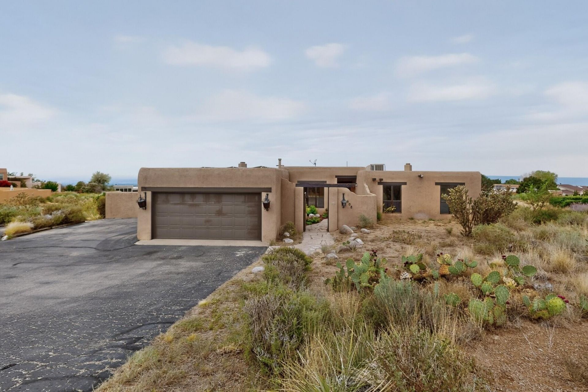 608 Cedar Hill Road Ne, Albuquerque, NM 87122 Main Photo