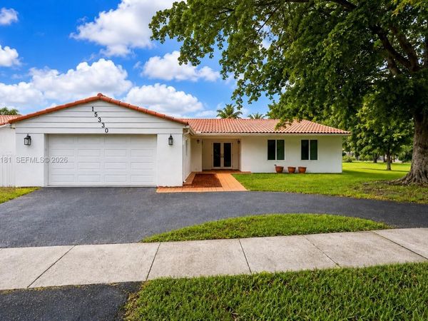 15330 Durnford Dr , Miami Lakes, FL 33014