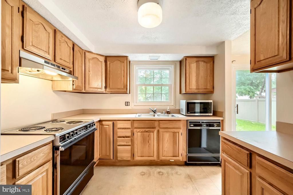 7997 WOODHALL DRIVE, GLEN BURNIE, MD 21061