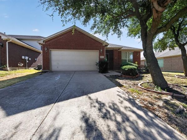 1521 Stanford Drive, Van Alstyne, TX 75495