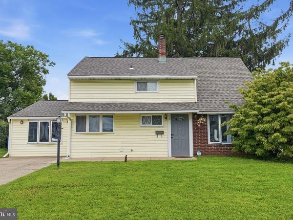 52 ROBIN HILL LANE, LEVITTOWN, PA 19055