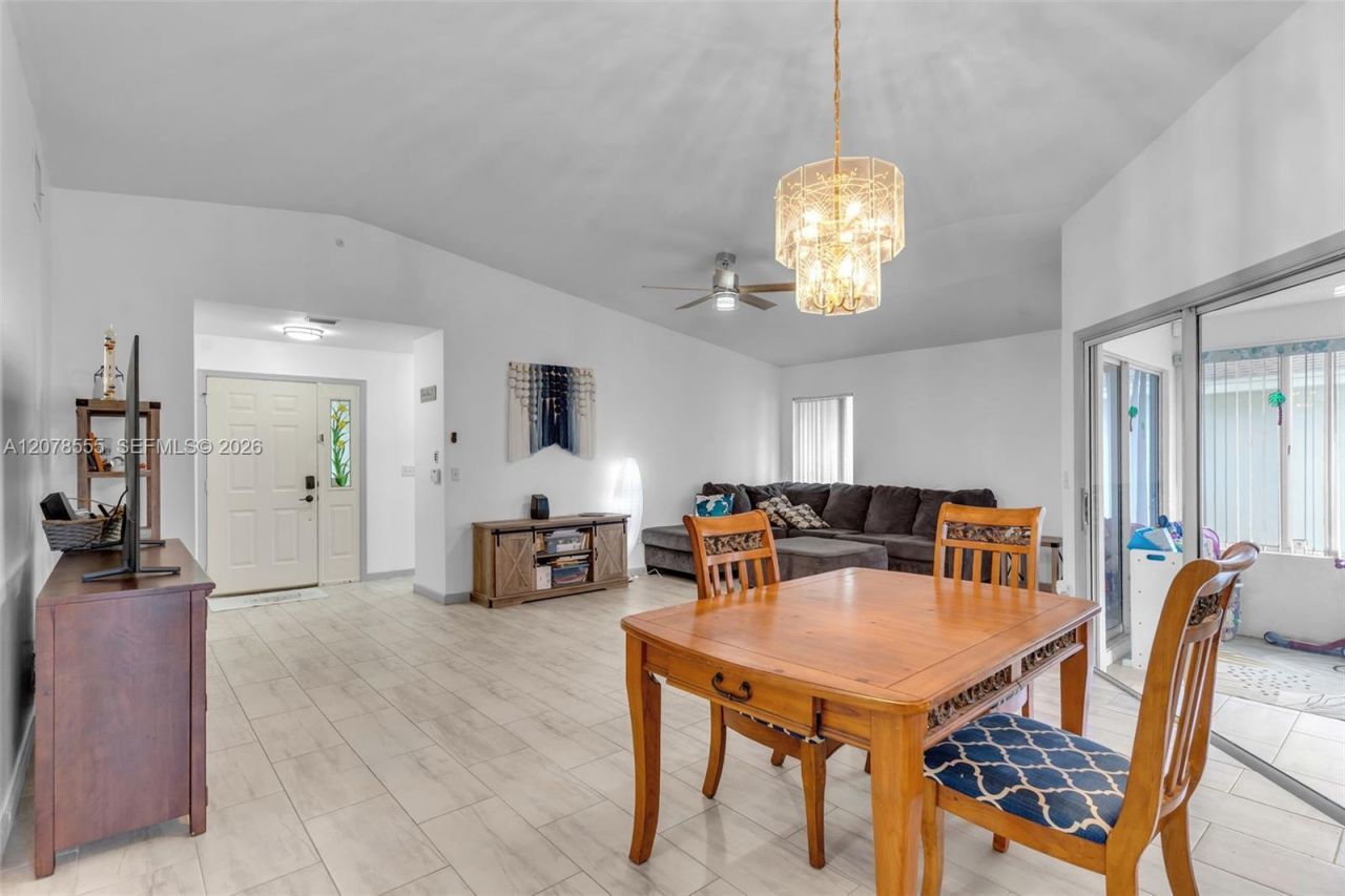 527 SE 27th Dr, Homestead, FL 33033 Photo