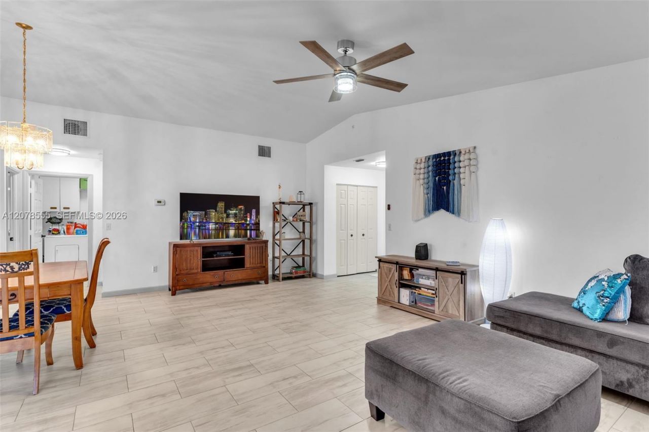 527 SE 27th Dr, Homestead, FL 33033 Photo