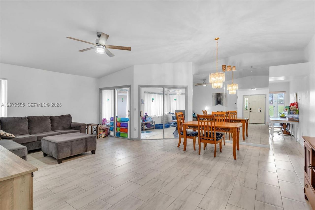527 SE 27th Dr, Homestead, FL 33033 Photo
