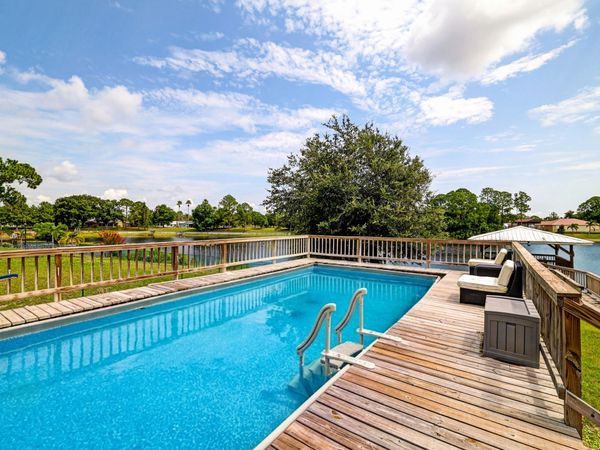 844 LAKE BETTY Drive, Lake Placid, FL 33852